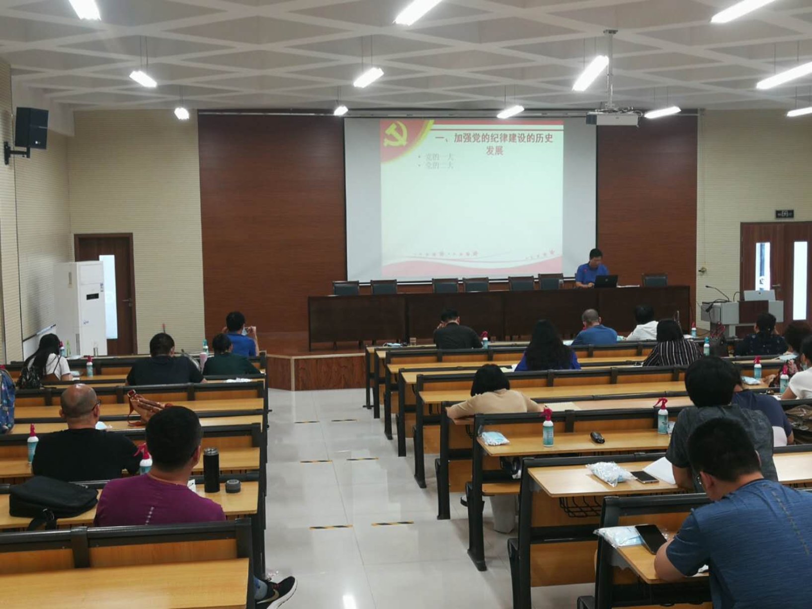D:\日常党建工作\bwin必赢党员政治理论学习党日活动党课等\微信图片_20200619104754.jpg